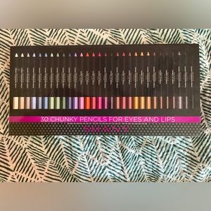 Outlining pencils for eyes and lips verify of colors.